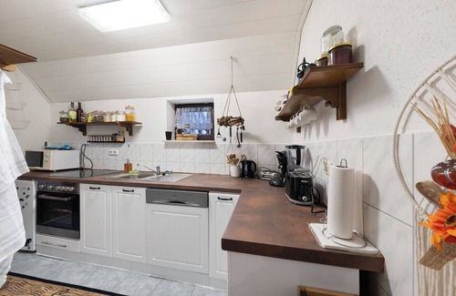 Elmlohe Apartment | Holiday Apartment 'Mole Valley Ranch 2' with Balcony and Wi-Fi