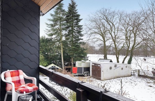 Elmlohe Apartment | Holiday Apartment 'Mole Valley Ranch 2' with Balcony and Wi-Fi