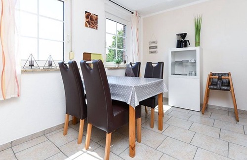 Werdum Apartment | Holiday apartment "Oberdeck" - Ferienhof "Klein Husums"