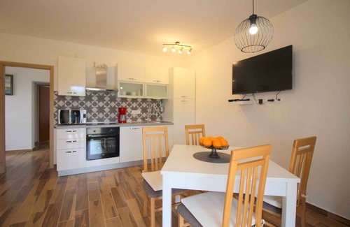 Mali Maj Apartment | Holiday apartment only 300m from the beach