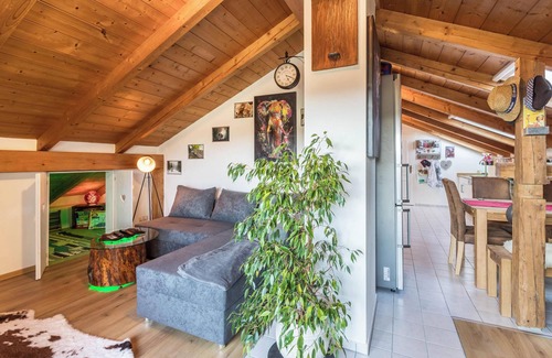 Hart Apartment | Holiday Apartment "Parzinger" close to Chiemsee with Mountain View & Balcony