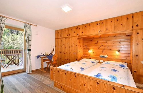 Villnoss Apartment | Holiday Apartment "Planatschhof Sass Rigais" with Mountain View, Balconies & Wi-Fi