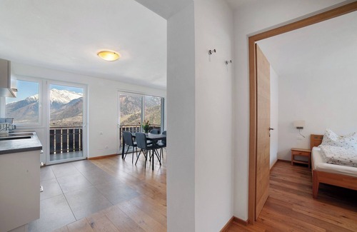 Schenna Apartment | Holiday Apartment 'Preiss Type A' with Mountain View, Balcony and Wi-Fi