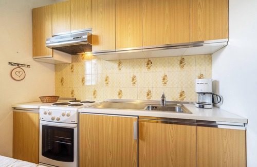 Verano Apartment | Holiday Apartment "Rotsteinhof Abendrot" with Balcony & Wi-Fi