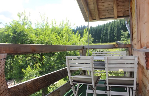 Schonach im Schwarzwald Apartment | Holiday Apartment 'Rusticana' with Mountain View, Shared Terrace and Wi-Fi