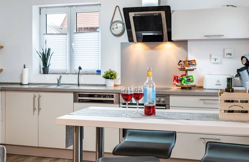 Mimmenhausen Apartment | Holiday Apartment "Salem´s Treasure Manor" with Private Terrace, Shared Garden & Wi-Fi