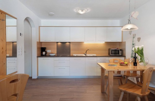 Issengo Apartment | Holiday Apartment "Stiflerhof Apt Arnika" with Mountain View, Balcony & Wi-Fi