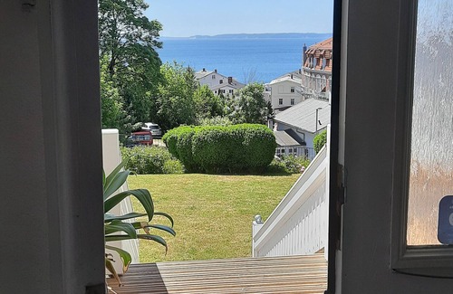 Sassnitz Apartment | Holiday Apartment "Villa Bella Vista - Meerblick 1" with Sea View, Balcony & Wi-Fi