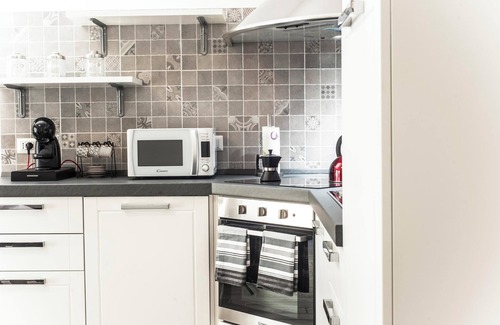 Sarroch Apartment | Holiday Apartment "Villa Farfalle" with Wi-Fi, A/C and Garden