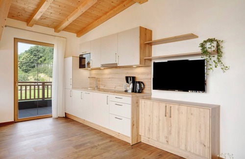 Lagundo Apartment | Holiday Apartment "Weinberg" with Mountain View, Wi-Fi, Terrace, Balcony & Garden