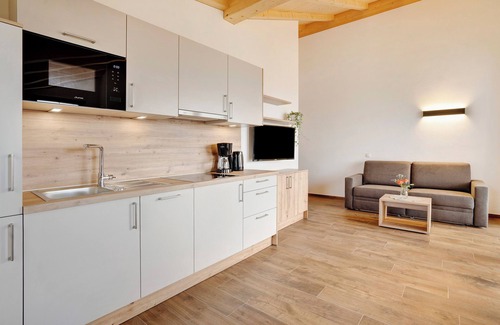 Lagundo Apartment | Holiday Apartment "Weinberg" with Mountain View, Wi-Fi, Terrace, Balcony & Garden