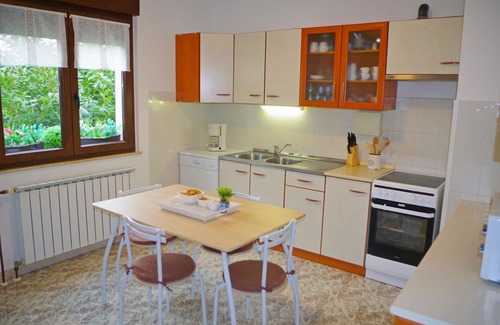 Zminj Apartment | Holiday apartment with private pool in village Sutivanac
