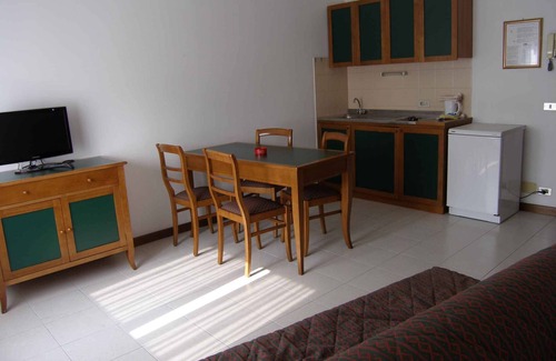 Corno Apartment | Holiday apartment with air conditioning, internet, balcony and rooftop pool