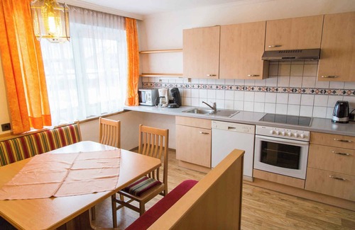 Am Feuersang Apartment | Holiday apartment with a balcony