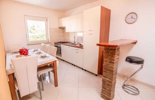 Cancini Apartment | Holiday apartment with use of pool