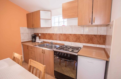Cancini Apartment | Holiday apartment with use of pool