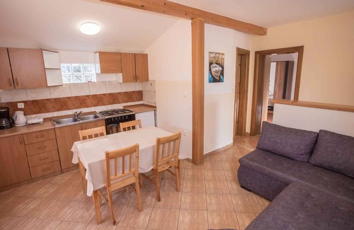 Cancini Apartment | Holiday apartment with use of pool