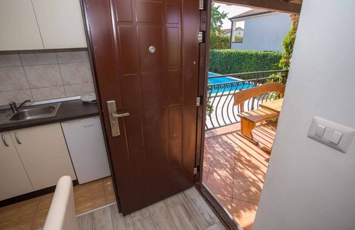 Cancini Apartment | Holiday apartment with use of pool