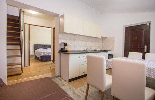 Cancini Apartment | Holiday apartment with use of pool
