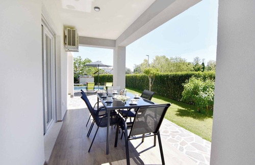 Cepljani Apartment | Holiday apartment with swimming pool in a quiet neighbourhood