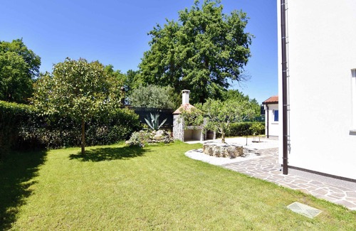 Cepljani Apartment | Holiday apartment with swimming pool in a quiet neighbourhood