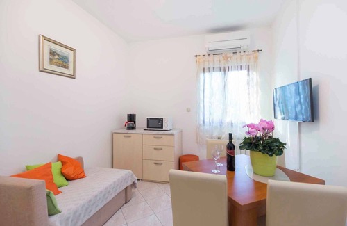 Plomin Apartment | Holiday apartment with 3 bathrooms, barbecue and children's playground