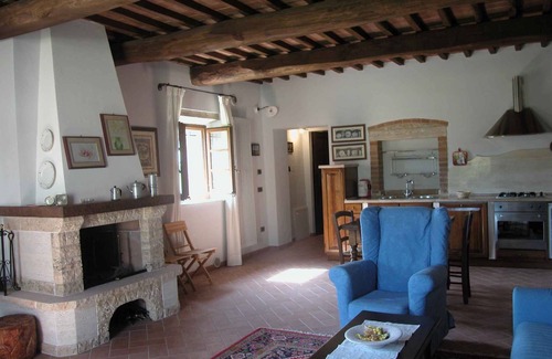 Asciano Apartment | Holiday apartment with outdoor swimming pool