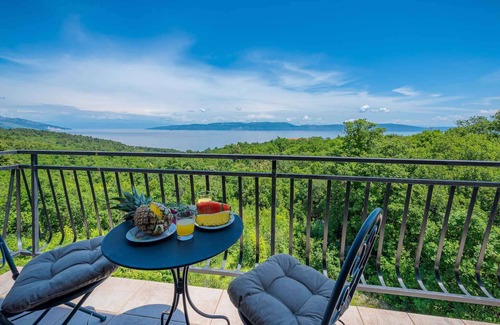 Drenje Apartment | Holiday apartment with pool use, sauna and whirlpool