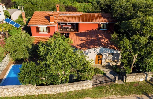 Krnica Apartment | Holiday apartment with pool and air conditioning