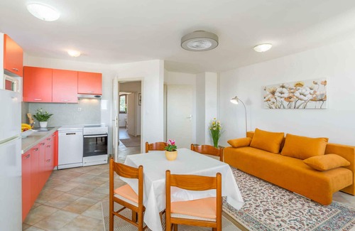Mali Maj Apartment | Holiday apartment with sea view and pool