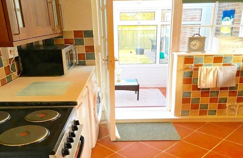 Chapel Saint Leonards Cottage | Holiday Cottage Close to Pet Friendly Beach, Shops, Skegness & Attractions