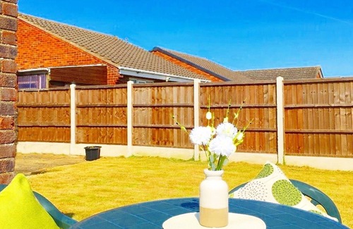 Chapel Saint Leonards Cottage | Holiday Cottage Close to Pet Friendly Beach, Shops, Skegness & Attractions