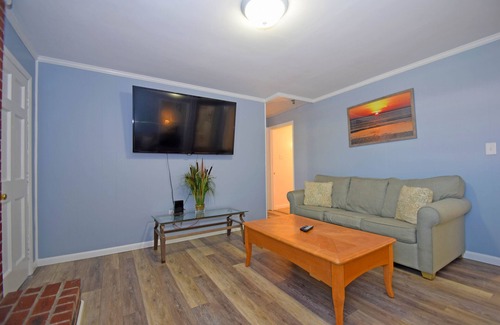 Midtown Ocean City Cottage | Holiday Cottage-Oceanside 77th St, W/D, AC, Free WIFI