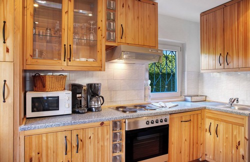 Garmisch-Partenkirchen House | Holiday Home 'Alpen Lodge' with Mountain View, Private Terrace and Wi-Fi