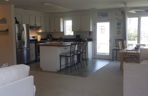 Sullivan's Island House | Holiday Deals! Sleeps 5 2BR 2Bath Walk to beach!