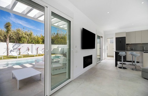 Poblado Sancti Petri House | Holiday Home 'Villa Sancti Petri 15 B' with Private Pool, Wi-Fi and Air Conditioning