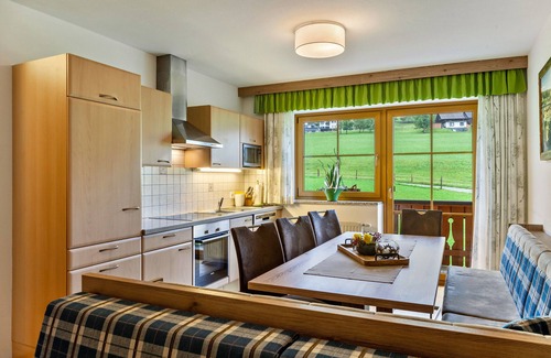 Sankt Veit im Pongau Apartment | Holiday flat 'Haus Unterrain' with mountain view, terrace and WLAN