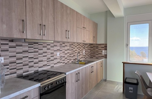 Karystos House | Holiday flat in a fantastic location right by the sea, direct beach access, Eubo