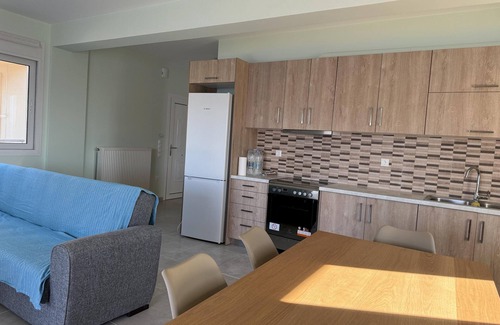 Karystos House | Holiday flat in a fantastic location right by the sea, direct beach access, Eubo