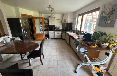 Chateauneuf-de-Gadagne House | Holiday Home 'Avec Piscine' with Private Pool, Private Garden and Wi-Fi