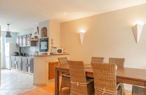 Marennes House | Holiday Home 'La Dame De Nage' with Private Terrace and Wi-Fi