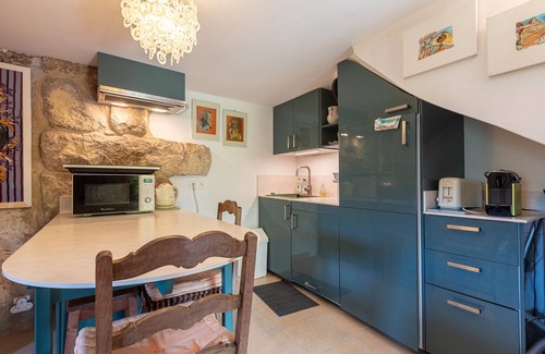 Saint-Barthelemy-Grozon House | Holiday Home 'La Treille' with Mountain View and Wi-Fi