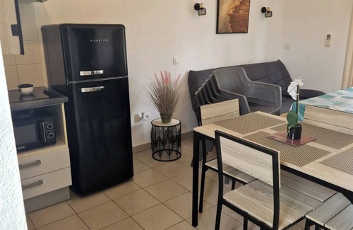 Poggio-Mezzana Apartment | Holiday Apartment "Poggio Mezzana" with Sea View, Shared Pool & A/C