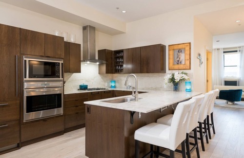 Ketchum Condo | Holiday Getaways Available! Chic Condo in Downtown Ketchum with Fire Pit & Mountain Views