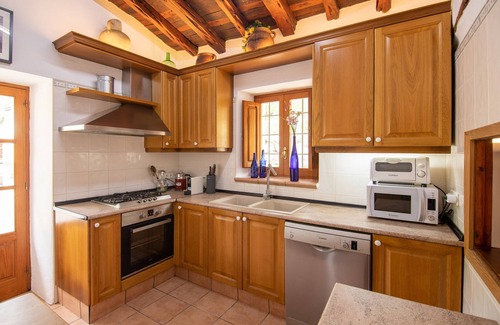 Sant Joan de Labritja House | Holiday Home 'Can Rotes' with Mountain View, Wi-Fi and Air Conditioning