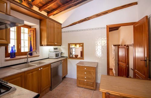 Sant Joan de Labritja House | Holiday Home 'Can Rotes' with Mountain View, Wi-Fi and Air Conditioning