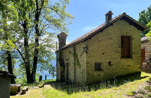 Brione sopra Minusio House | Holiday home "Rustico Eremo Rico" with a dream view