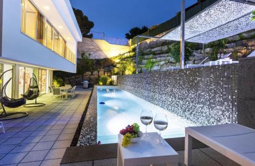Calonge House | Holiday Home Nathalie by Interhome