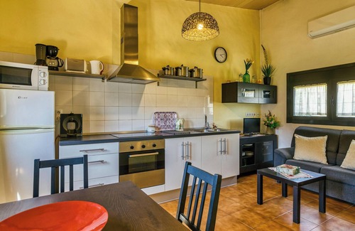 Torroella de Montgri Apartment | Holiday Home 'Castell del Montgrí Amunt' with Mountain Views and Wi-Fi