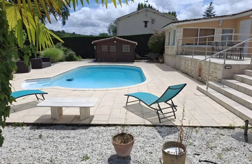 Coulounieix-Chamiers House | Holiday Home 'Les Hauts De Belette' with Private Pool, Wi-Fi and Air Conditioning